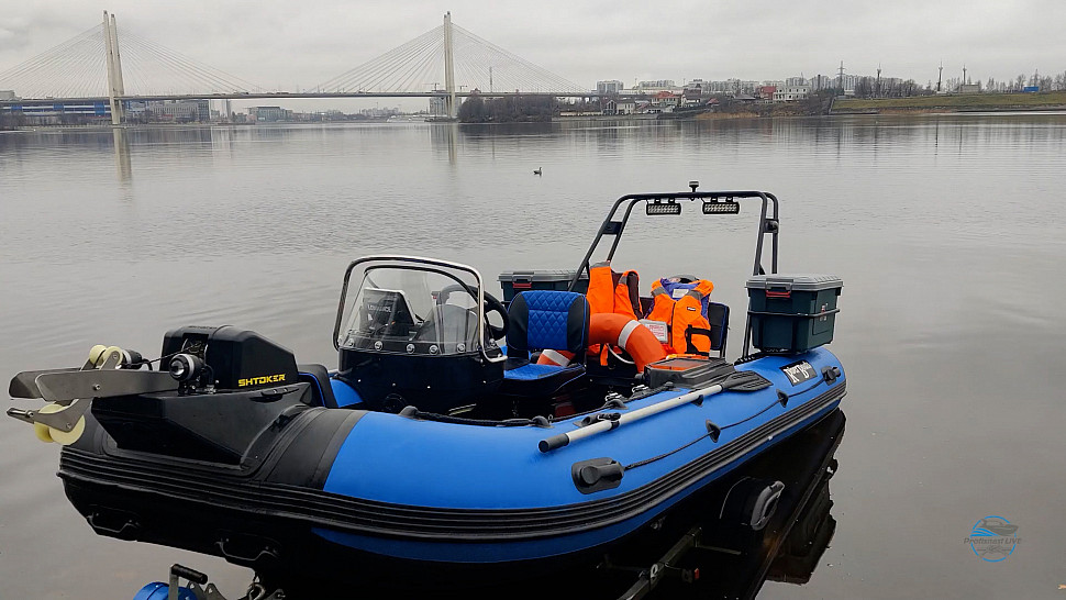 RIB RiverBoats 430 у воды