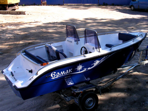 Катер Ермак 510 стеклопластиковый корпус
